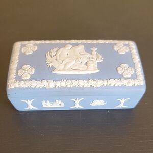 Blue Wedgwood vintage box #78